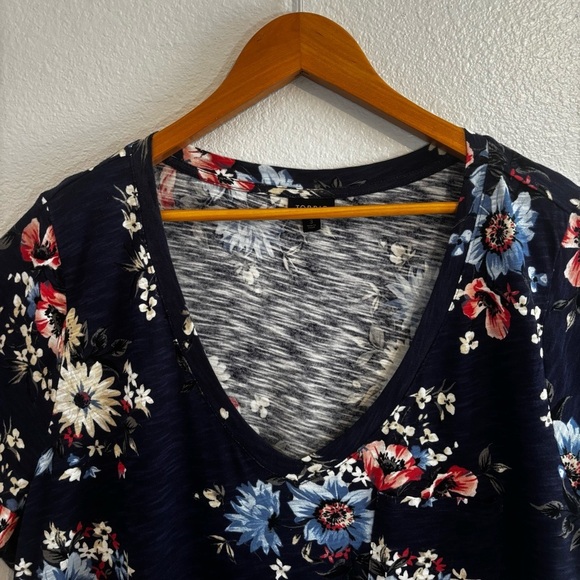 Torrid Floral V-Neck T-Shirt Size 3 – Navy Blue Cotton Modal Short Sleeve Top - Picture 4 of 12